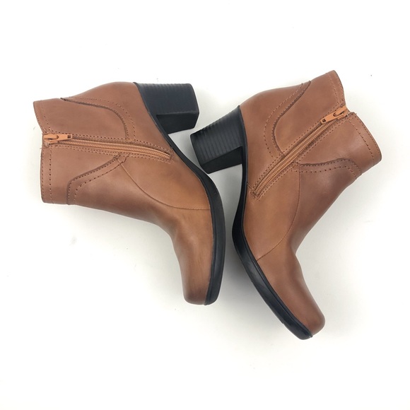 Sold Clark’s Brown leather ankle booties size 8 - Picture 2 of 10